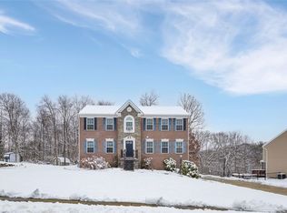 302 Red Fox Ct, Baden, PA 15005