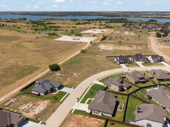 1823 Sudbury Dr, Cleburne, TX 76033
