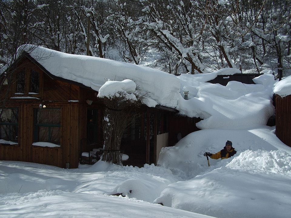 2nd image of 1183 N Pinecrest Canyon Rd