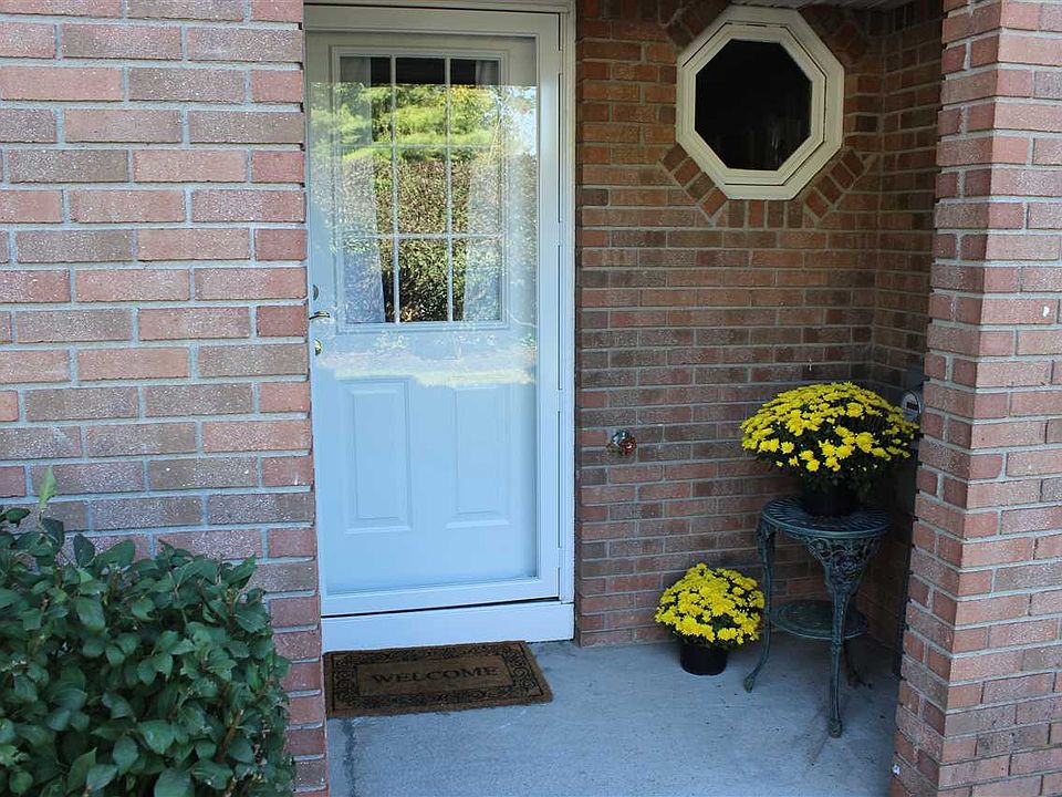 1st image of 4049 Chaucer Pl