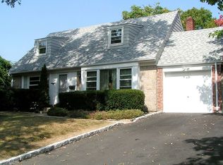 267 Haypath Rd, Old Bethpage, NY 11804