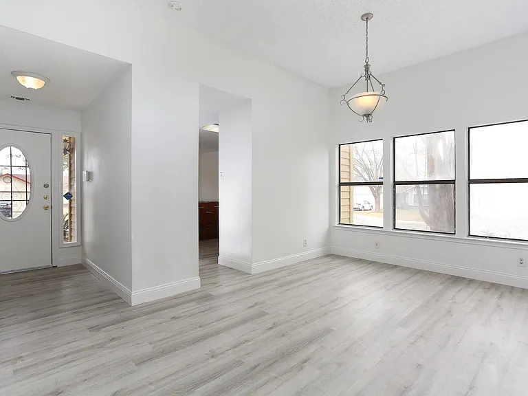 7107 Grassy Trl — Photo 4