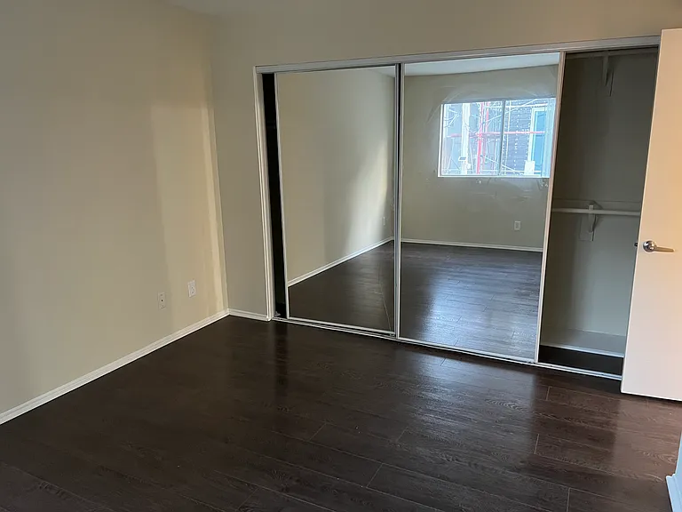 11045 Camarillo St — Photo 11
