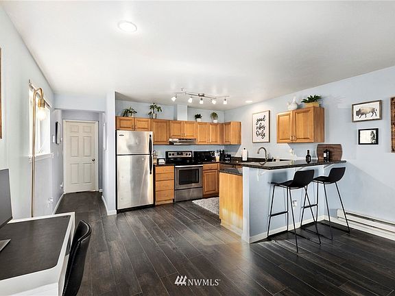 Eat in kitchen area and space for a small table, if you'd like. 