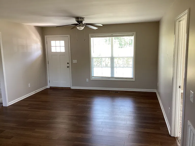 135 Beth Ln — Photo 2