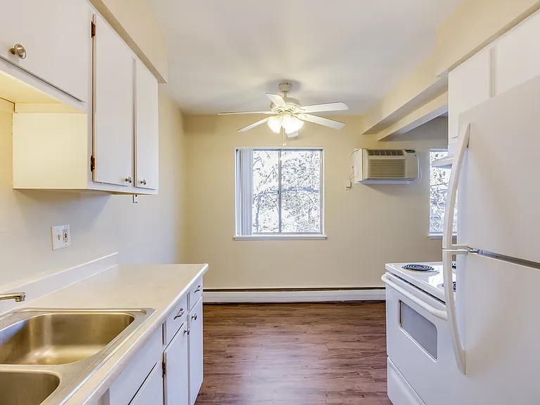 723 W Shiawassee St — Photo 2