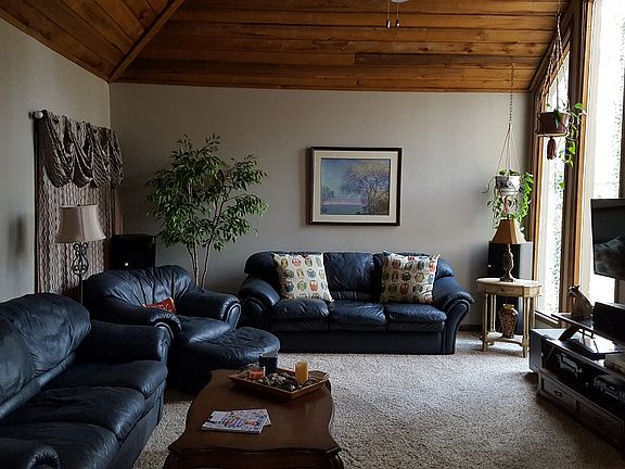 Spacious Family Room