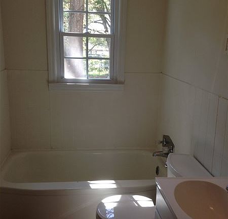 5th image of 825 S South St