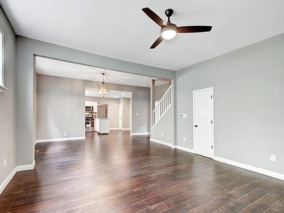 3rd image of 2258 N Kenwood Ave