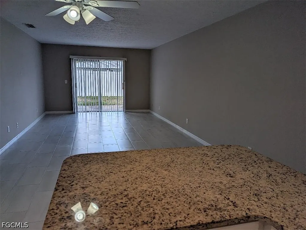 2 bed, 2.0 bath, 1090 sqft, $1,300 — Photo 3