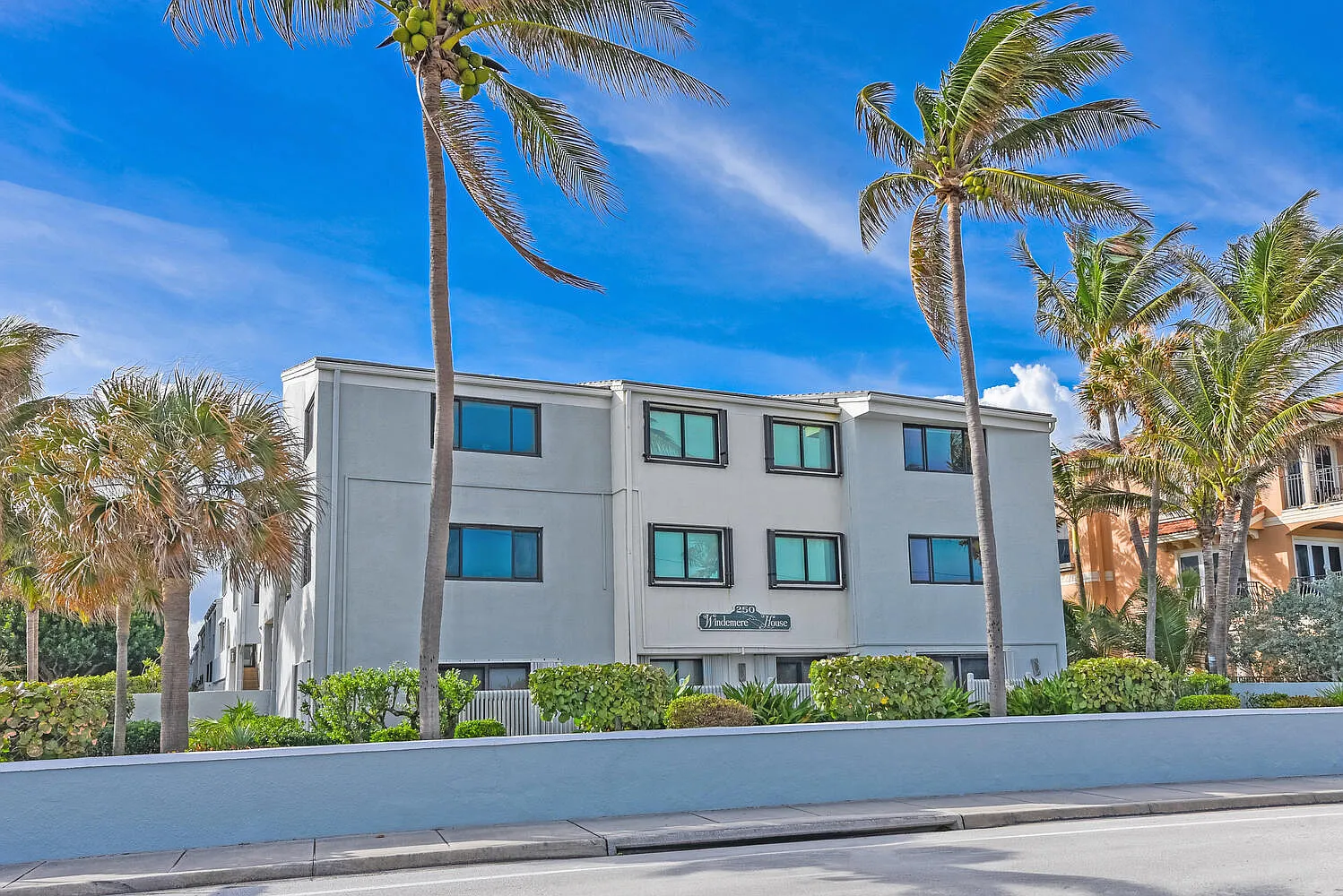 2 bed, 2.0 bath, 1400 sqft, $9,500 — Photo 1