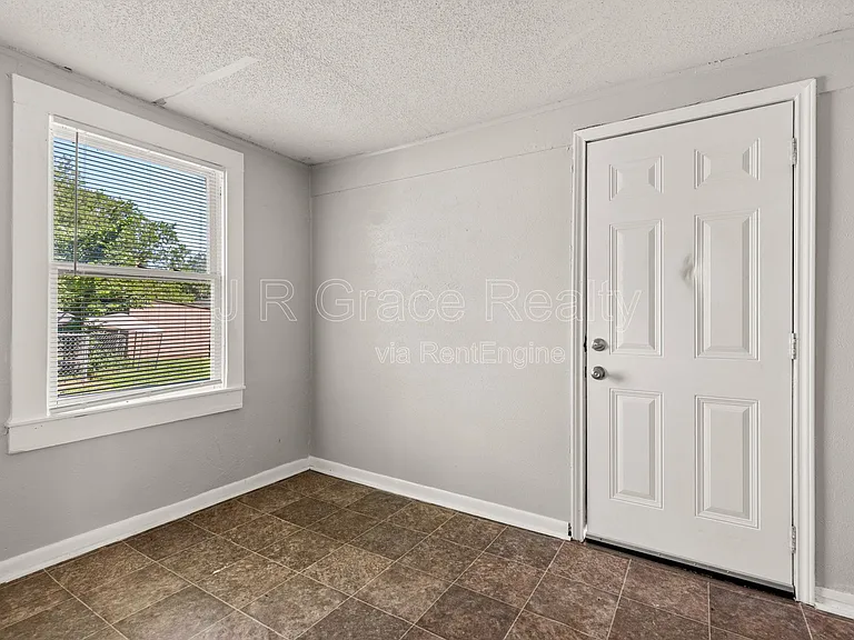 807 W Sabine St — Photo 14