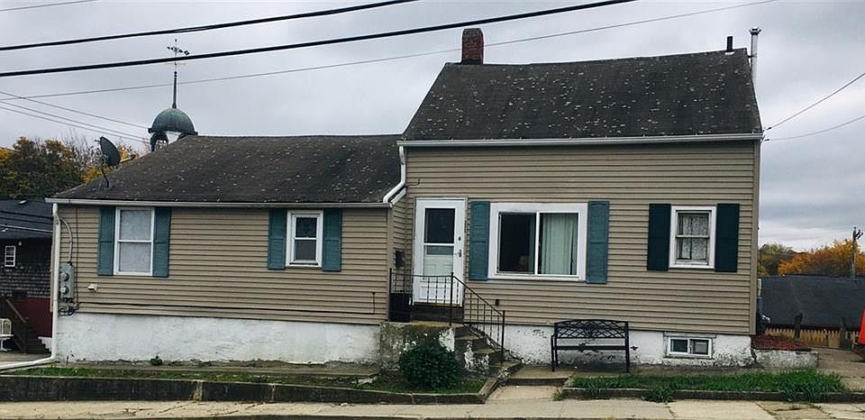 2nd image of 1647 Main St
