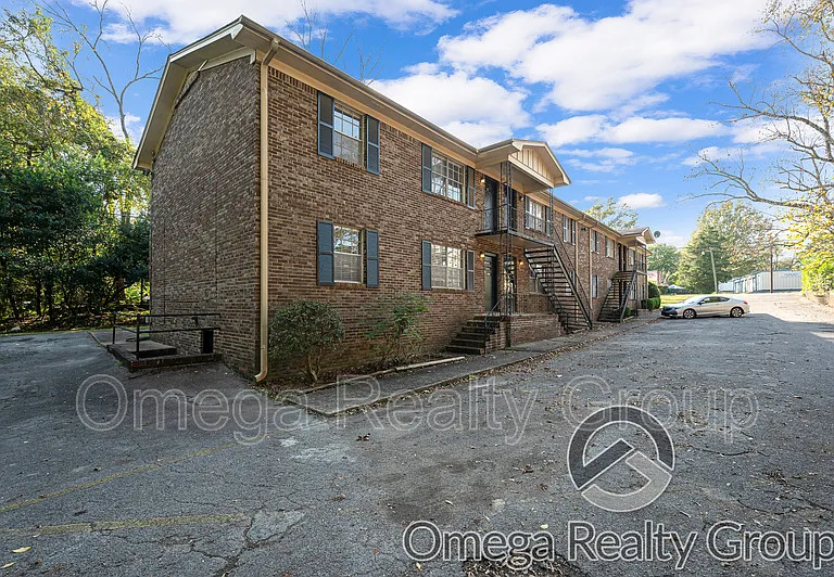 2020 High School Rd #H — Photo 2