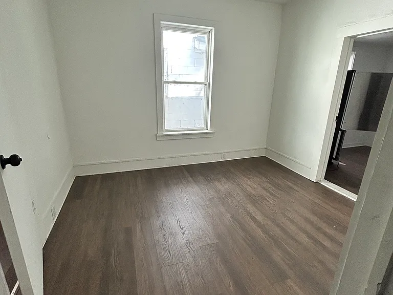 909 Atlantic St E — Photo 5