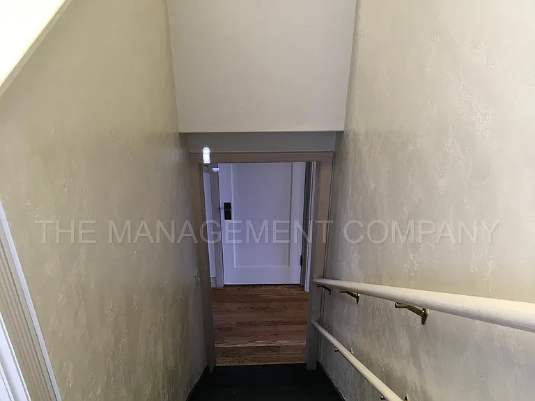 576 Addison Ave W — Photo 22