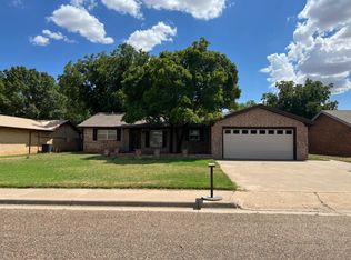 122 Cottonwood Ln, Levelland, TX 79336