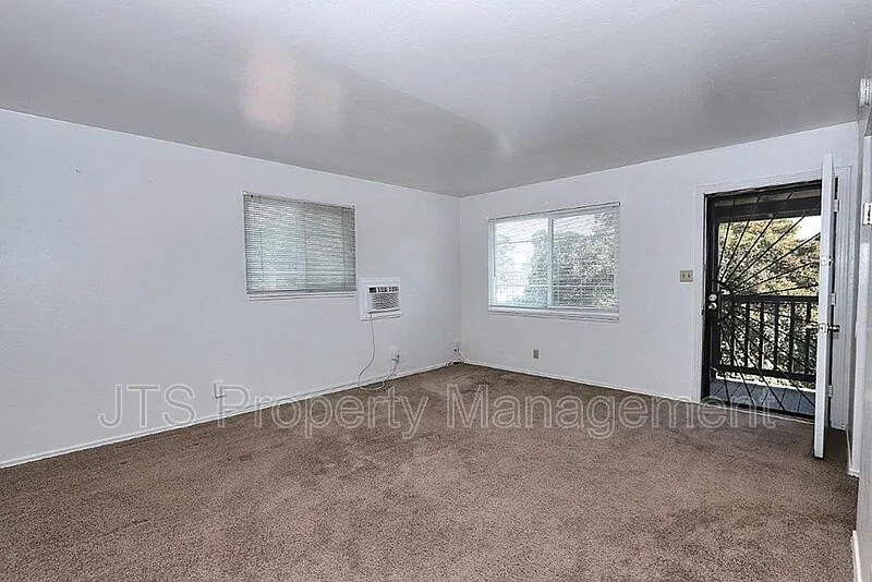 1 bed, 1.0 bath, 800 sqft, $1,295 — Photo 2
