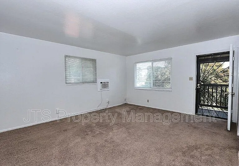 4439 V St #6 — Photo 18