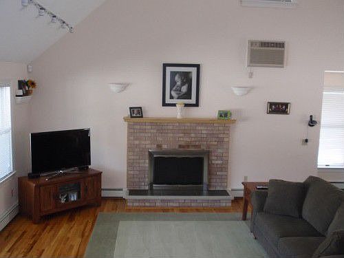 2nd image of 115 Hubbard Ave