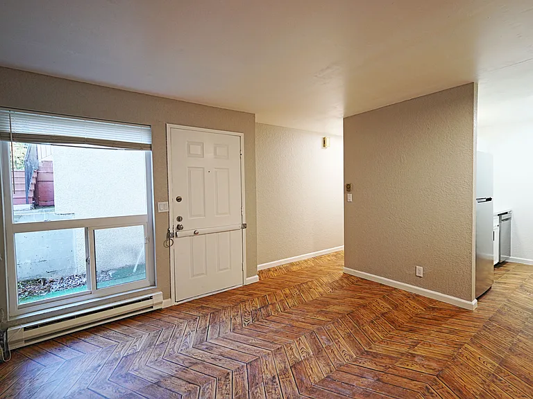 5018 11th Ave NE #D — Photo 3