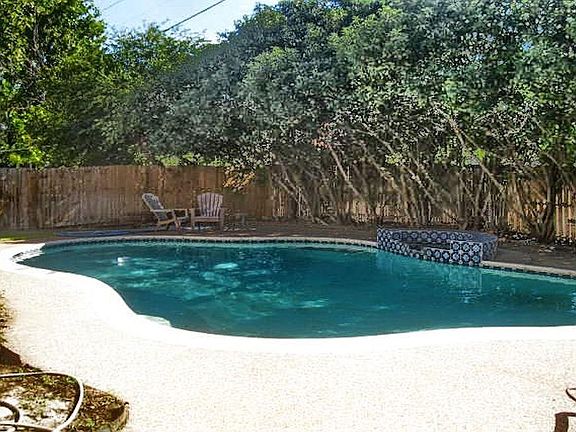 2nd image of 1841 Glen Wood Dr