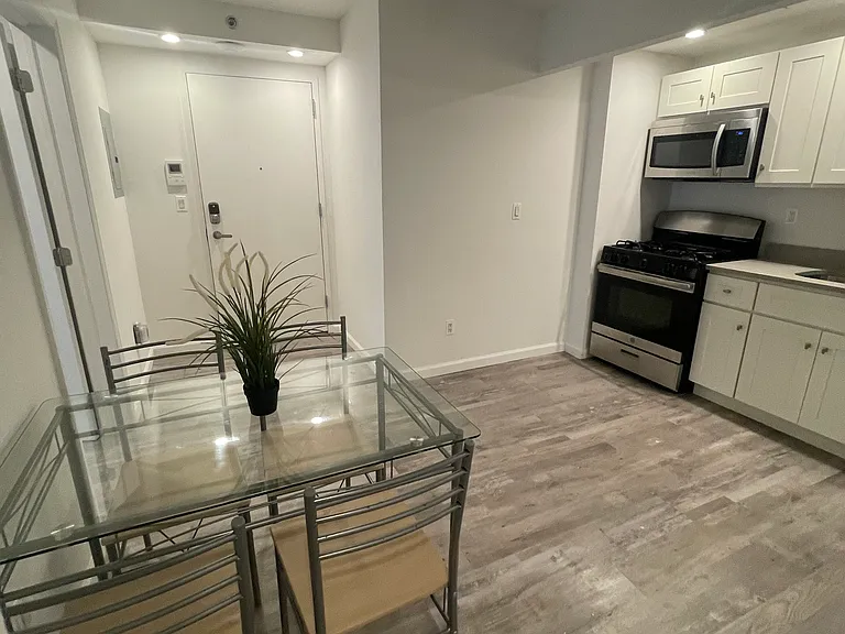 433 W 53rd St #4C — Photo 1