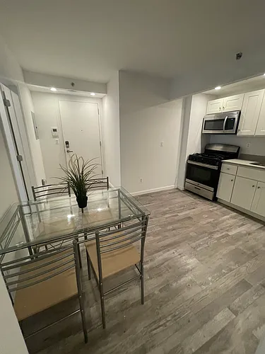 433 W 53rd St #4C Photo 1