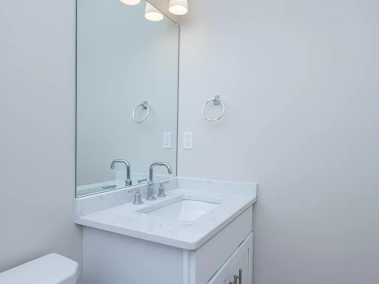 8 Edgewater Cir #8 — Photo 15