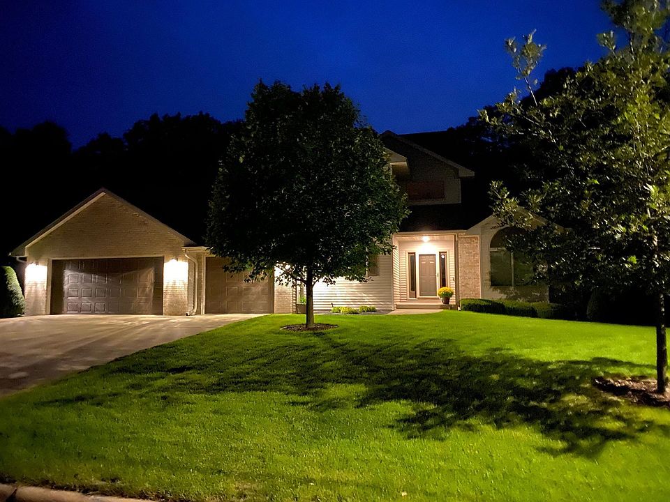 1st image of 240 Oakwood Ln