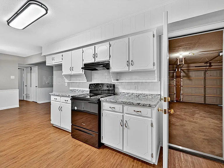 105 E Ford St — Photo 11