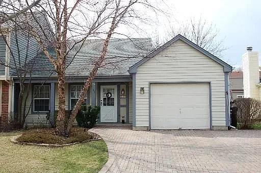 1123 Ashbrook Dr photo 1