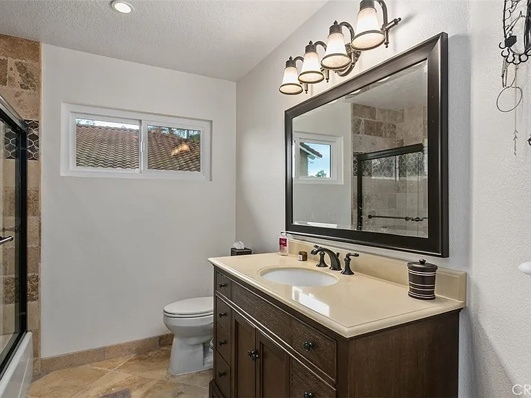 32 San Mateo — Photo 26