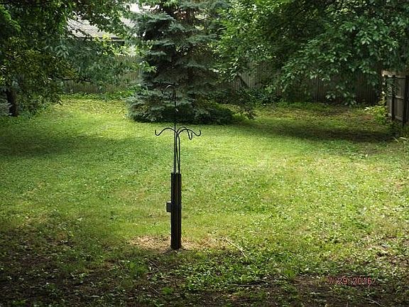 Huge, fully-fenced yard