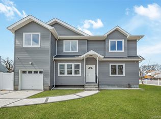 1078 Woodfield Rd, Rockville Centre, NY 11570