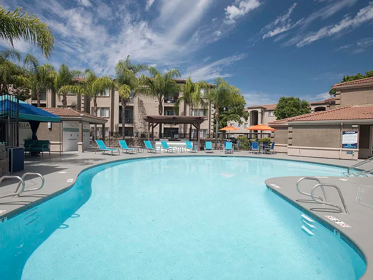 Bella Vista Apartments — Photo 14