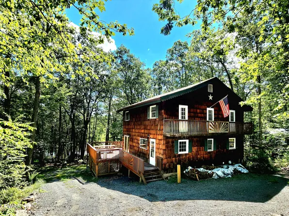 205 Waterview Dr, Lords Valley, PA 18428