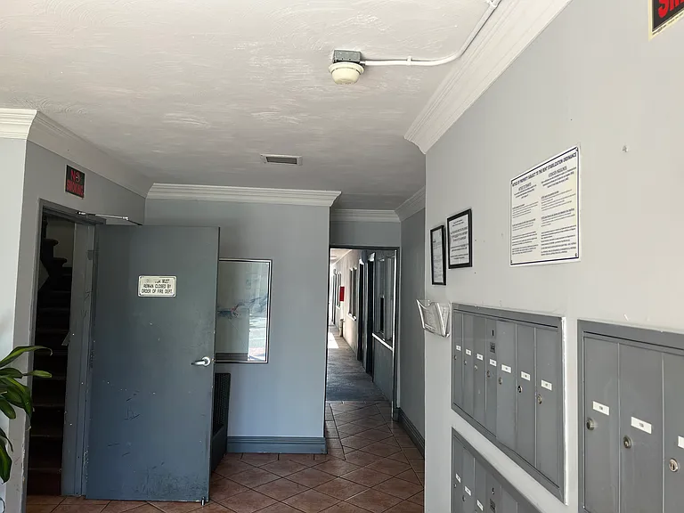 615 1/2 N Rossmore Ave #AC304 — Photo 3