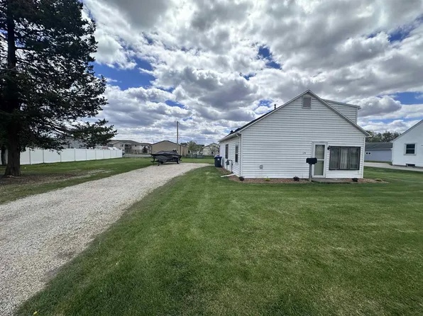 124 W CECIL STREET, Neenah, WI 54952