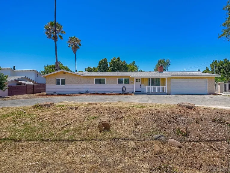 1921 Felicita Rd — Photo 2