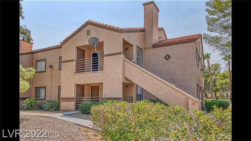 2 bed, 2.0 bath, 1072 sqft, $2,395 — Photo 2