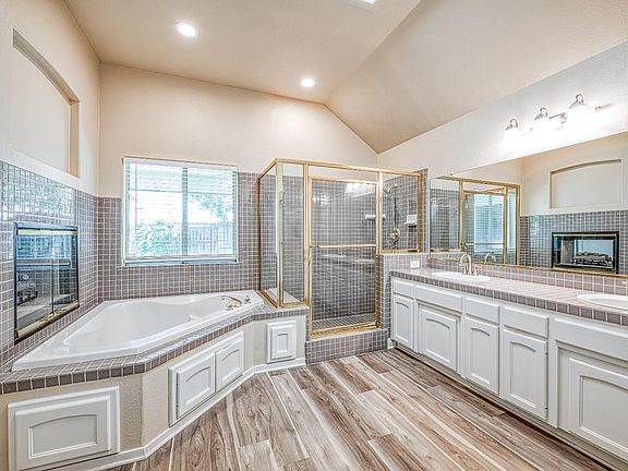 3rd image of 2231 E Pryor Dr