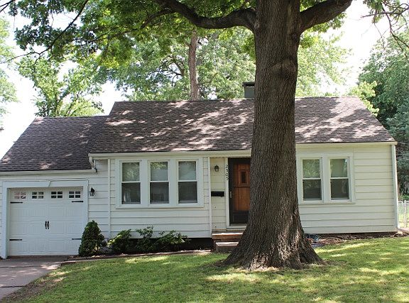 4th image of 2505 NE 52nd St