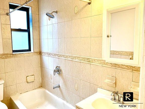 4th image of 75 Saint Nicholas Pl APT 5H