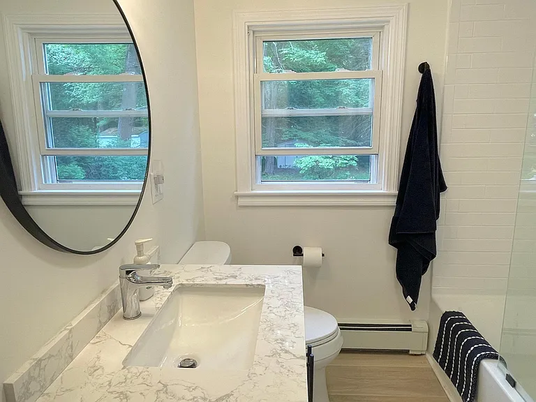 370 Wallis Rd — Photo 15