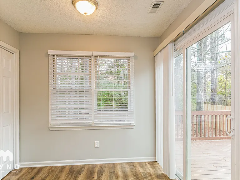 409 Crosspine Dr — Photo 6