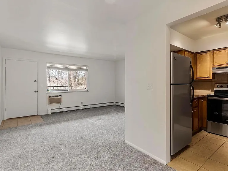 Park Lane Apartments — Photo 9