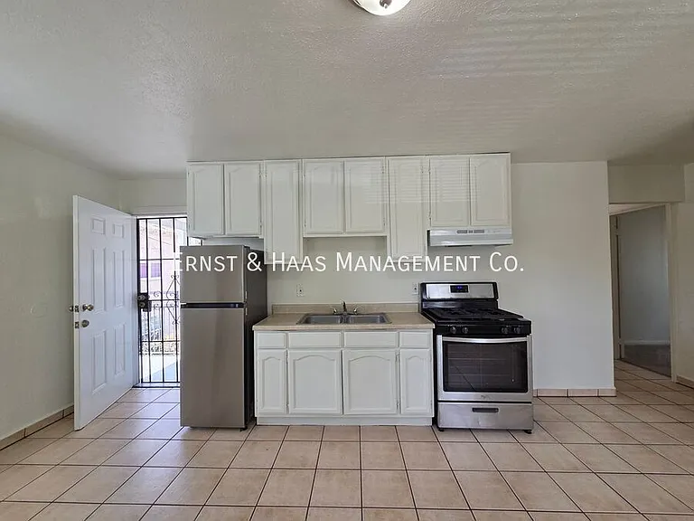 2035 Pine Ave #7 — Photo 6