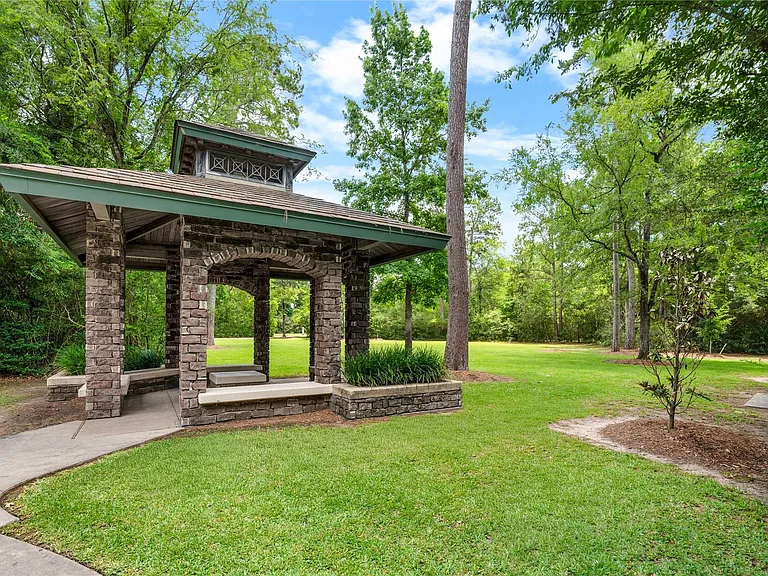 131 E Beckonvale Cir — Photo 19