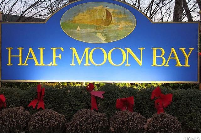 Welcome to Half Moon Bay... Condo complex on Hudson River